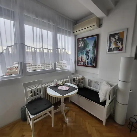 Happy Place Apartment *