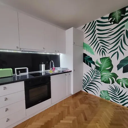 Happy Place Apartment