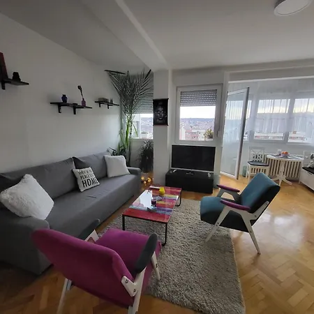 Happy Place Apartment *